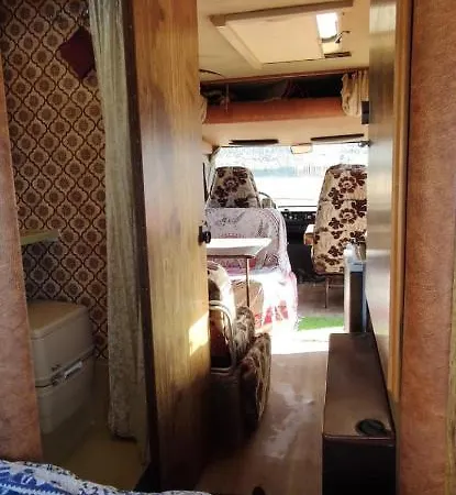 With 3 Double Bed For Driving In Canary Islands مكان تخييم