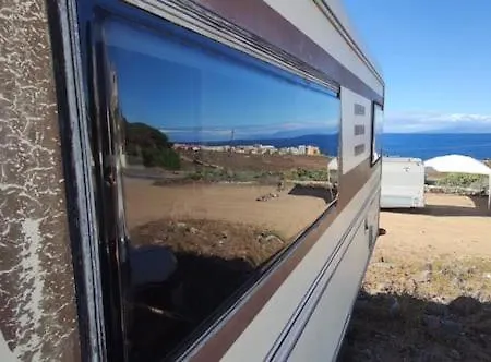 With 3 Double Bed For Driving In Canary Islands مكان تخييم